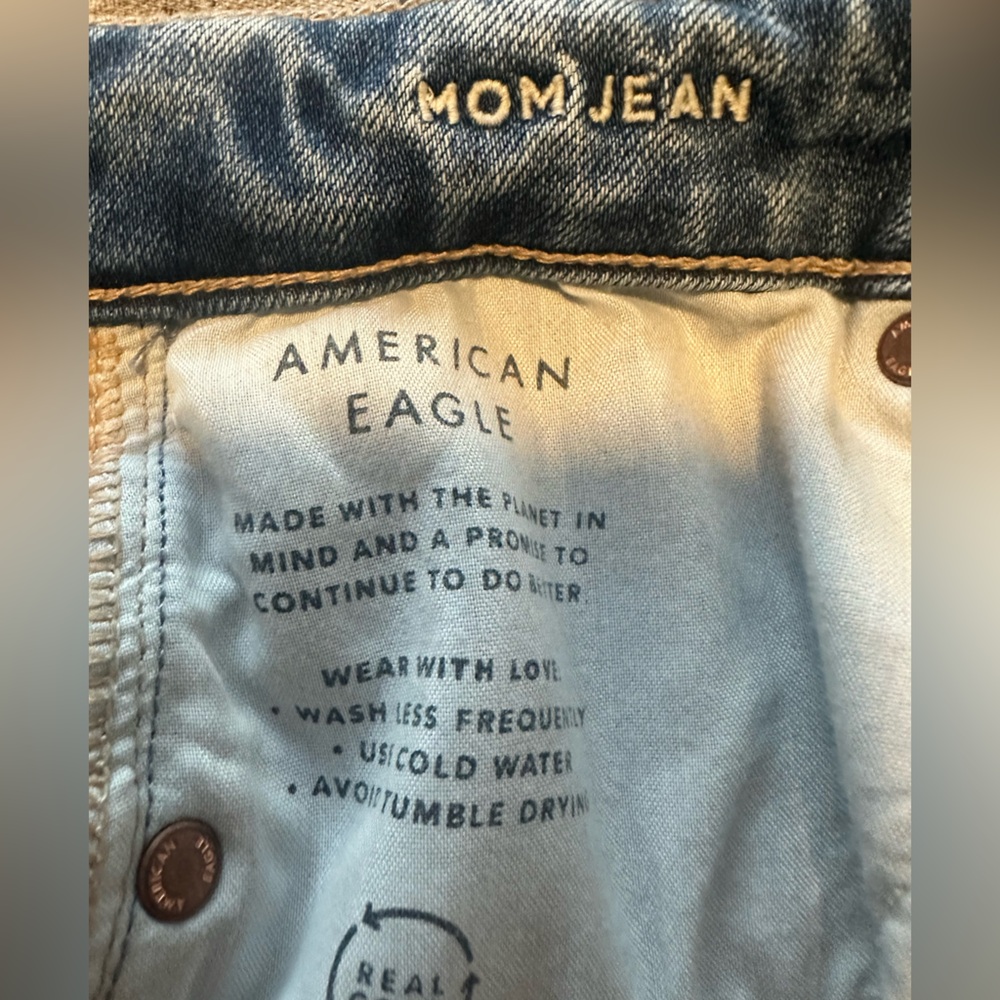 AE Light Blue  High-Rise Striged  Ripped Mom Jeans Size 6 Excellent Condition - Picture 8 of 9